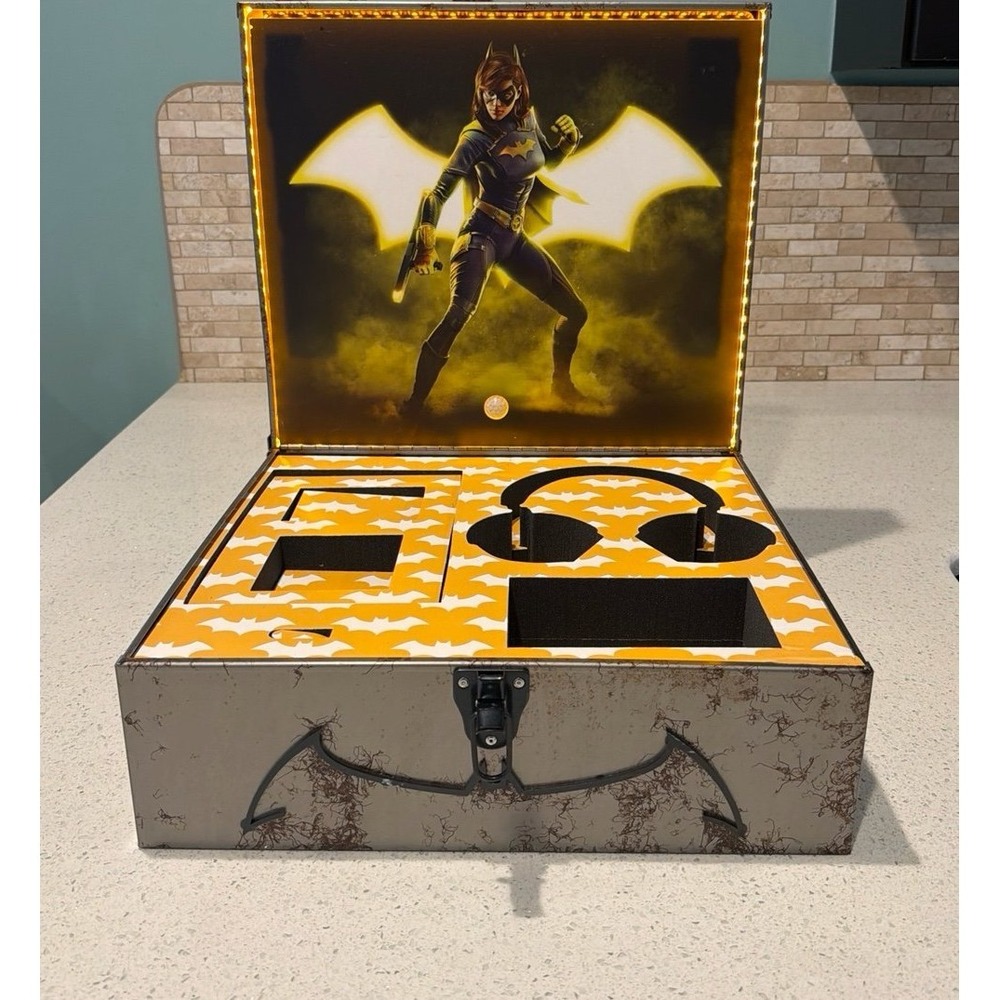 Gotham Knights Collector‎ Box Metallic Case Only Limited Edition
